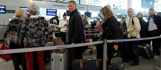 Prendre un avion tourne au chemin de croix pour les passagers aux aeroports parisiens, et tout particulierement a Orly. 