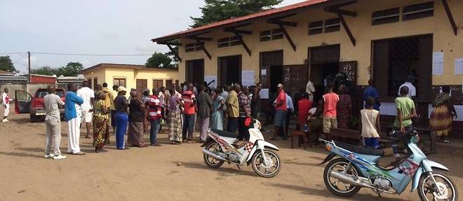 (Image d'illustration) Les Congolais dans un centre de vote au moment de la presidentielle du 20 mars 2016.