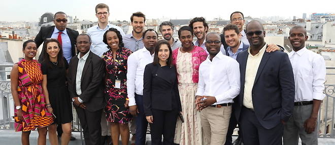 Une partie de la premiere promotion des Young Leaders AfricaFrance qui se sont retrouves a Paris, avant une session africaine en octobre a Abidjan, Nairobi et Tunis.