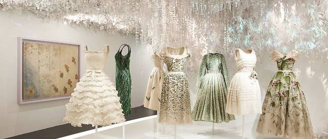 Au musee des Arts decoratifs de Paris, l'exposition "Dior, couturier du reve" retrace 70 annees de creation. 