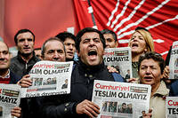 Turquie : le patron d'un quotidien d'opposition arr&ecirc;t&eacute;