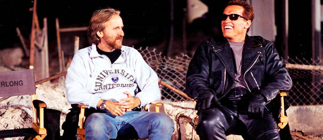 James Cameron (a gauche) et Arnold Schwarzenegger sur le tournage de "Terminator 2" (1990).