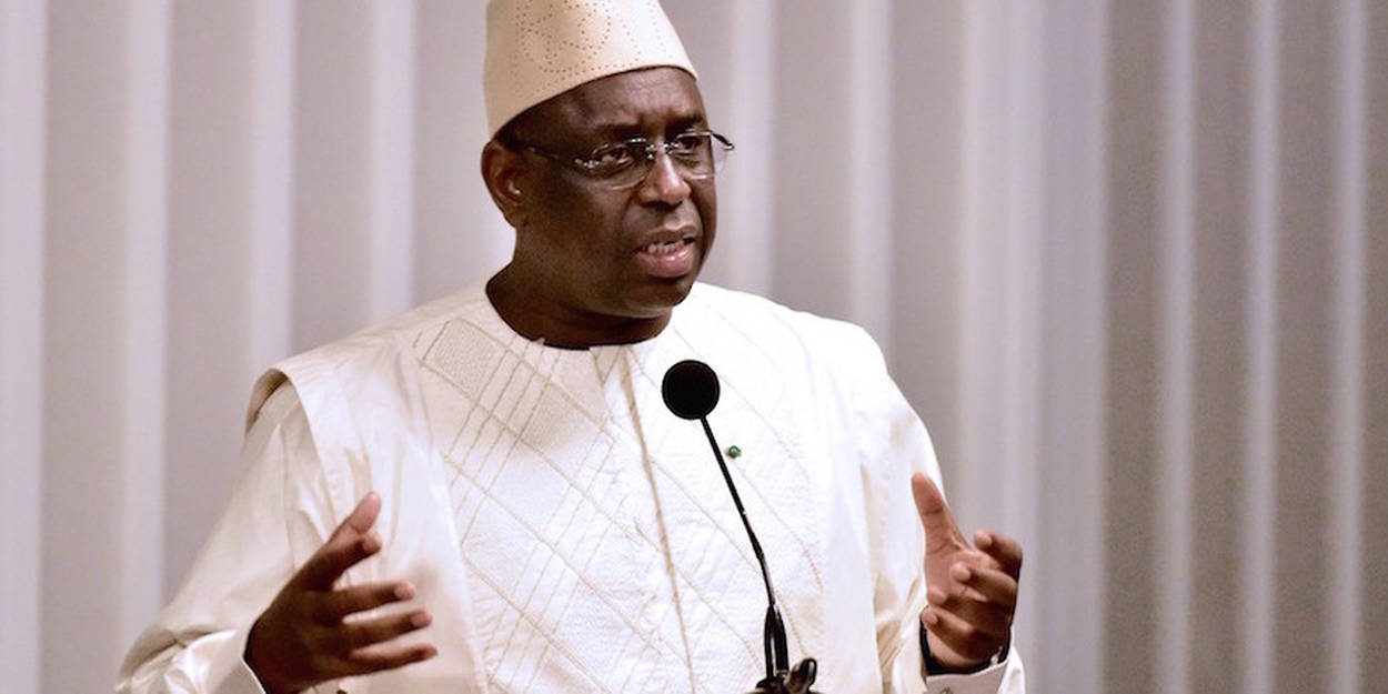 S N Gal Macky Sall Verre Moiti Plein Ou Moiti Vide