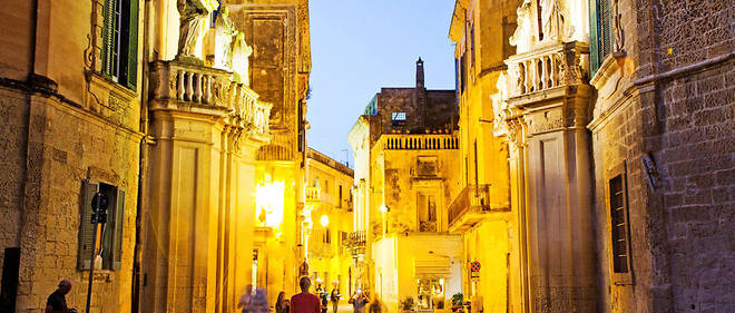 L'une des ruelles donnant sur la Piazza del Duomo de Lecce, a quelques pas de l'hotel La Fiermontina.
