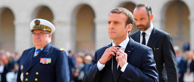 Emmanuel Macron et Edouard Philippe ont une popularite en forte baisse.