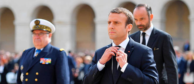 Emmanuel Macron et Edouard Philippe ont une popularite en forte baisse.