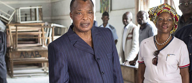 Le chef d'Etat congolais Denis Sassou Nguesso en train de voter a Brazzaville, lors de la presidentielle du 4 mars 2016. 