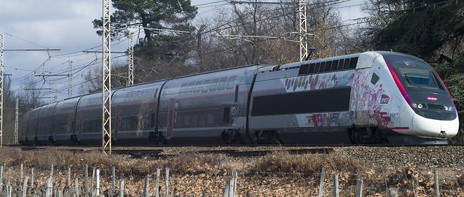 Le TGV Oceane "Euroduplex", fabrique par Alstom, et l'un des materiels roulants les plus recents de la SNCF.