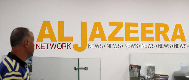 Al-Jazeera dispose de pres de 80 bureaux a travers le monde et diffuse dans plusieurs langues. Elle a ete la caisse de resonance des mouvements du Printemps arabe.