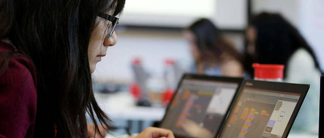 "Girls who code", le programme d'Adobe Systems pour promouvoir les femmes dans les technoligies de l'information. Faut-il developper ce type d'initiatives ? Non, selon James Damore, qui a ete licencie. 