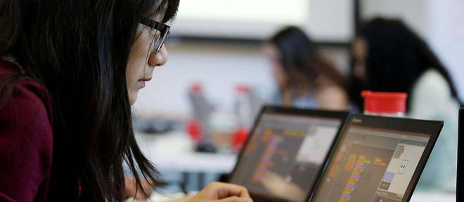 "Girls who code", le programme d'Adobe Systems pour promouvoir les femmes dans les technoligies de l'information. Faut-il developper ce type d'initiatives ? Non, selon James Damore, qui a ete licencie. 