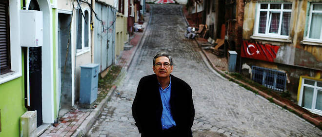 L'ecrivain turc Orhan Pamuk dans les rues d'Istanbul, en janvier 2014. Son nouveau romain est une passionnante fresque sur la ville.