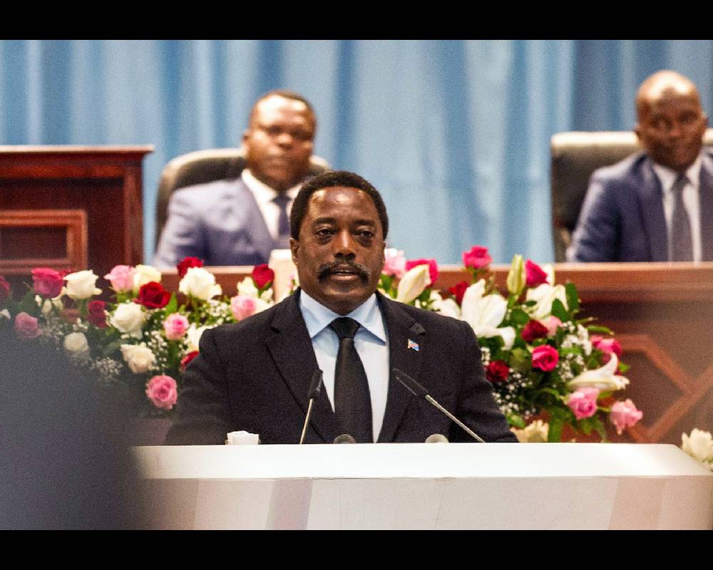Avec le général Numbi, le président Kabila tient tous les rouages des forces de l'ordre (police + armée). ©  JUNIOR D. KANNAH / AFP