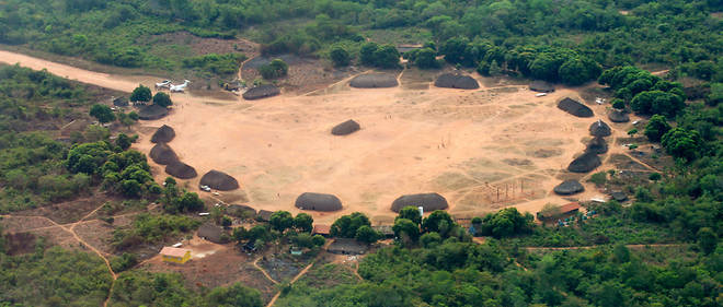 Le village indien de Kwikuro au sein du parc national de  Xingu, dans le Mato Grosso.