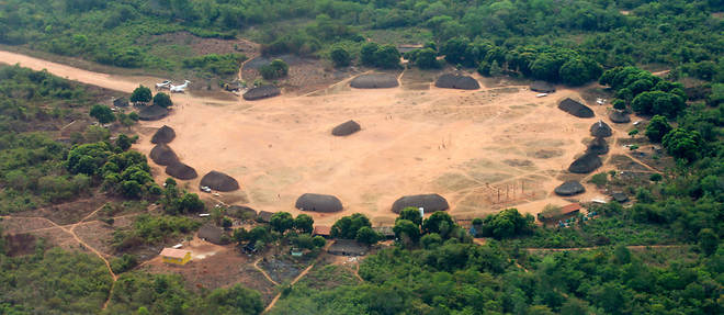 Le village indien de Kwikuro au sein du parc national de  Xingu, dans le Mato Grosso.