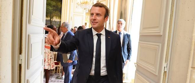 Emmanuel Macron lundi matin au palais de l'Elysee apres le seminaire gouvernemental de rentree.