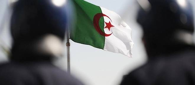 Deux policiers tues en Algerie dans un attentat-suicide.