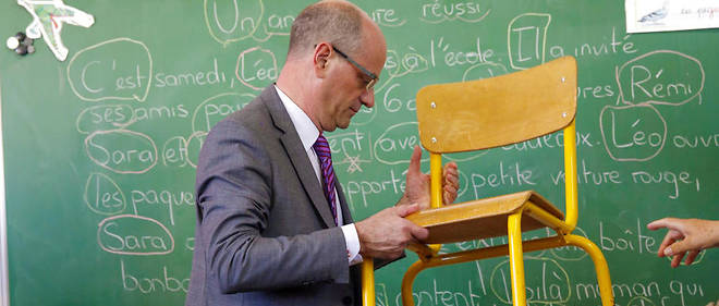 Jean-Michel Blanquer dans un CP classe en reseau d'education prioritaire. 