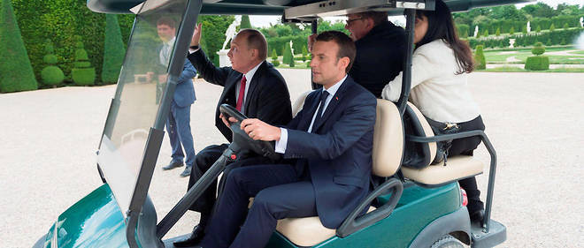 Vladimir Poutine et Emmanuel Macron a Versailles.