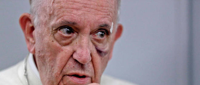 Au dernier jour de son voyage, le pape Francois a souffert du coup de frein de sa papamobile. Il en a plaisante.