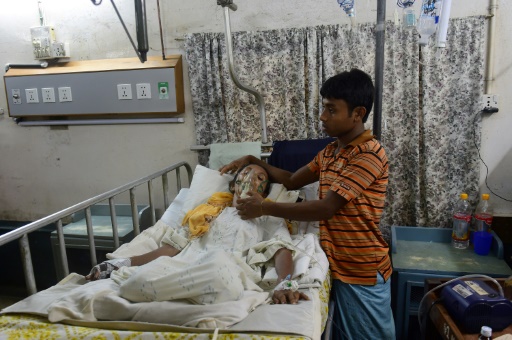 Dans cet hôpital du Bangladesh, le 13 septembre 2017, un autre homme de 50 ans, Rohingya, est pris en charge après avoir sauté sur une mine. © MUNIR UZ ZAMAN AFP