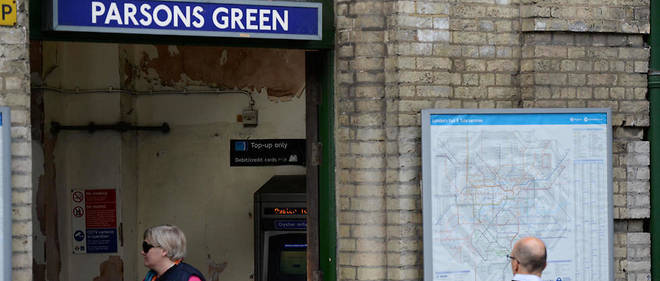 Une trentaine de personnes ont ete blessees vendredi dans l'explosion d'une bombe a Parsons Green, station du sud-est londonien