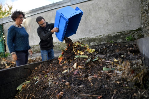 Le compost sera redistribué gratuitement à des maraîchers, à des jardins collectifs ou aux étudiants de l'école d'horticulture de Nantes.  © LOIC VENANCE AFP