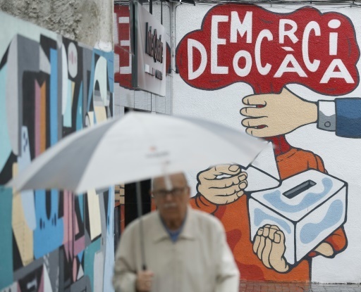 Pro ou anti-referendum, les maires catalans sous pression