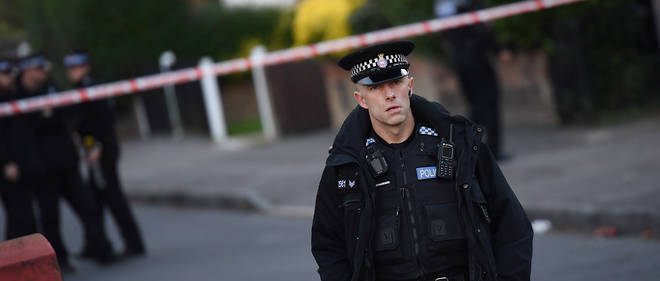 Plusieurs suspects sont toujours recherches a annonce la police britannique samedi soir.