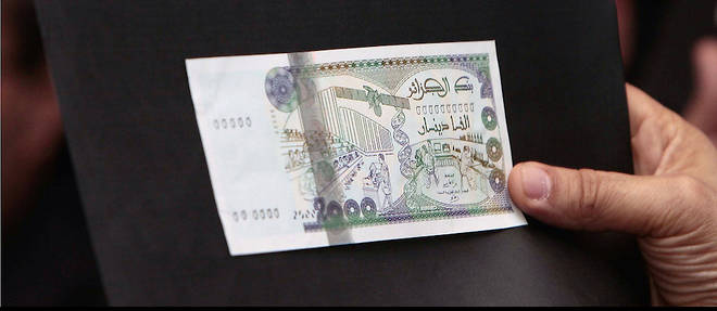 Un billet de 2 000 dinars algeriens.