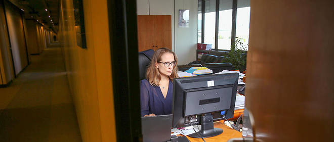La femme la plus crainte de France. Amelie Verdier, directrice du Budget, dans son bureau du batiment Colbert, a Bercy, le 16 septembre.