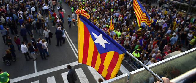 Des manifestants en faveur du "oui" a l'independance de la Catalogne.