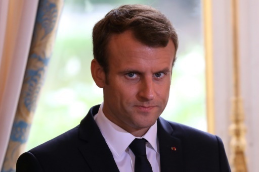"Bordel": face a la polemique, Macron "assume" le fond, deplore la forme