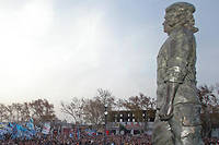 En 2008, la foule assiste au devoilement de la statue du Che a Rosario.