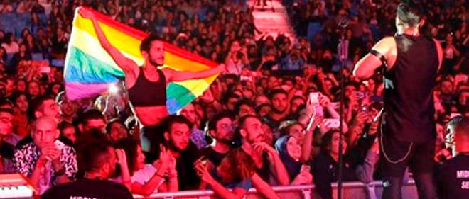 Photo prise pendant le concert du groupe Mashrou' Leila, dont le chanteur milite pour la cause LGBT. Ce genre de cliche a tourne sur les reseaux sociaux, declenchant un torrent de haine.