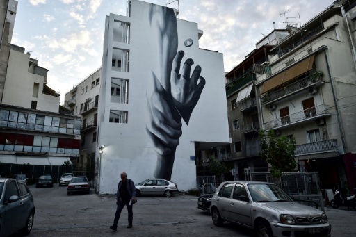 Un graffiti de INO sur un immeuble dans le centre d'Athènes, le 11 octobre 2017 © LOUISA GOULIAMAKI AFP