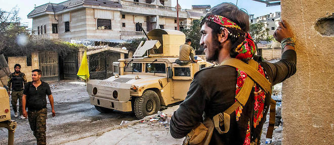 Bataille historique. Avec les soldats des Forces democratiques syriennes, dans une rue de Raqqa, le 27 septembre.