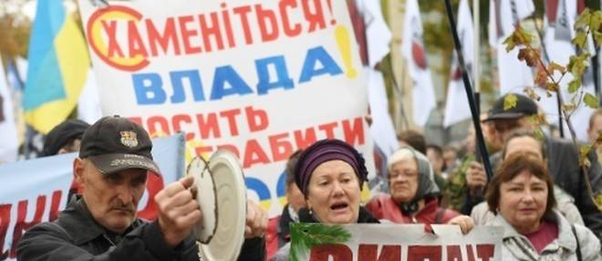 Ukraine: des milliers de manifestants contre la corruption, deux blesses