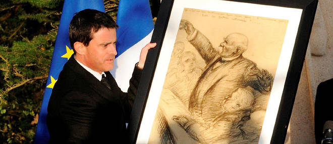 Manuel Valls, alors ministre de l&#8217;lnt&#233;rieur, sur la tombe de Georges Clemenceau (croqu&#233; par No&#235;l Dorville), &#224; Mouchamps (Vend&#233;e), le 25&#160;novembre 2013.