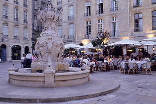  Bordeaux bouillonne avec ses incontournables sp&#233;cialit&#233;s.  © 