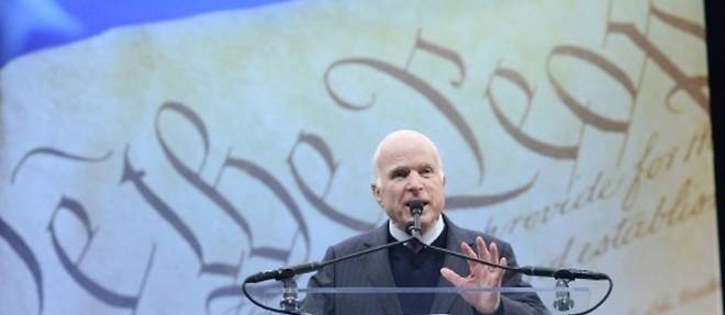 John McCain ironise sur l'exemption de service militaire de Trump