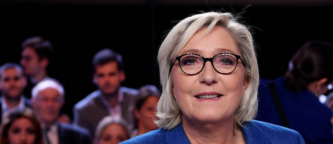 Marine Le Pen, pr&#233;sidente du Front national, lors de "L'&#201;mission politique", le 19 octobre.