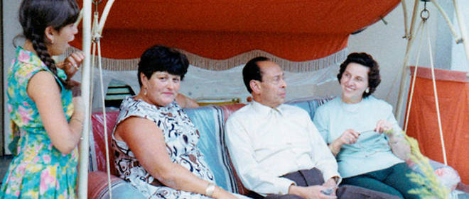 En 1969, Anna Boros Gutman (deuxi&#232;me &#224; partir de la gauche) et sa fille Carla rendent visite au Dr Mohamed Helmy et sa femme Emmy (droite) &#224; Berlin.
&#160;