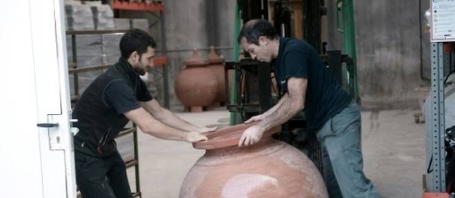 Au Pays Basque, des jarres en terre cuite pour elever le vin "a la georgienne"