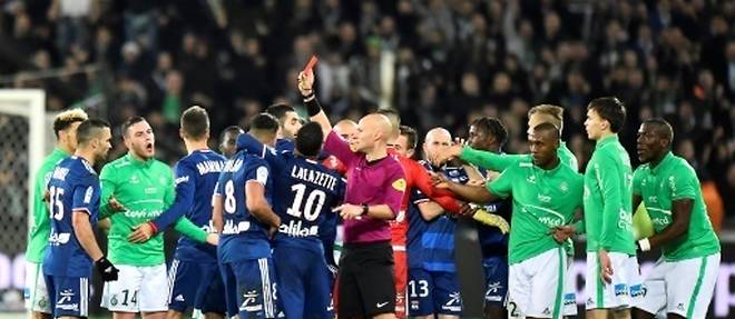 Ligue 1: derby Saint-Etienne - Lyon, l'OM dans la tourmente Evra