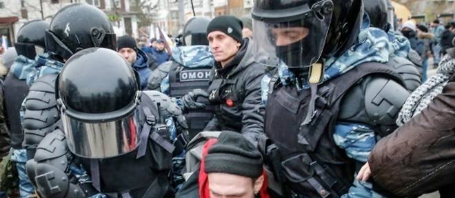 Russie: des dizaines d'arrestations a une marche nationaliste