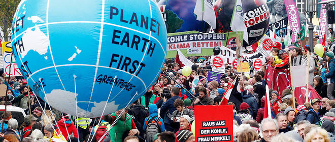 Des milliers de personnes ont manifest&#233; &#224; Bonn (Allemagne).