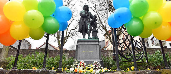 La statue de Jean-S&#233;bastien Bach &#224; Eisenach en Allemagne &#224; l'occasion de son 332e anniversaire, en 2017.