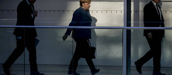 Angela Merkel rejoint la table des n&#233;gociations &#224; Berlin.