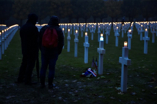 Les tombes de 3.500 soldats américains illuminées à Romagne-sous-Montfaucon (Meuse), le 11 novembre 2017  © JEAN-CHRISTOPHE VERHAEGEN AFP